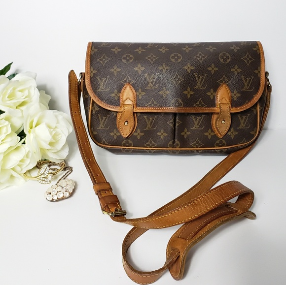 Louis Vuitton Handbags - SALE Authentic Louis Vuitton Gibeciere MM